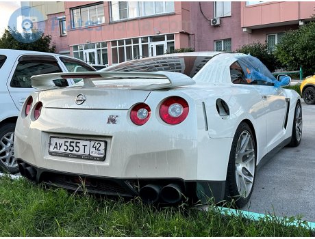 ау 555 т 42, Nissan GT-R