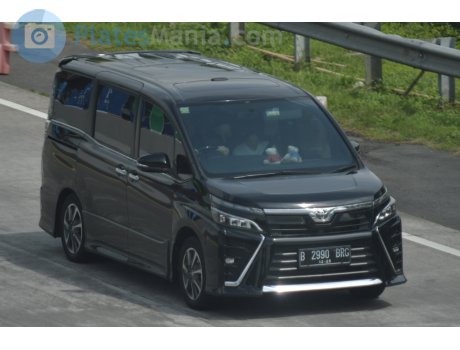 B 2990 BRG, Toyota Voxy