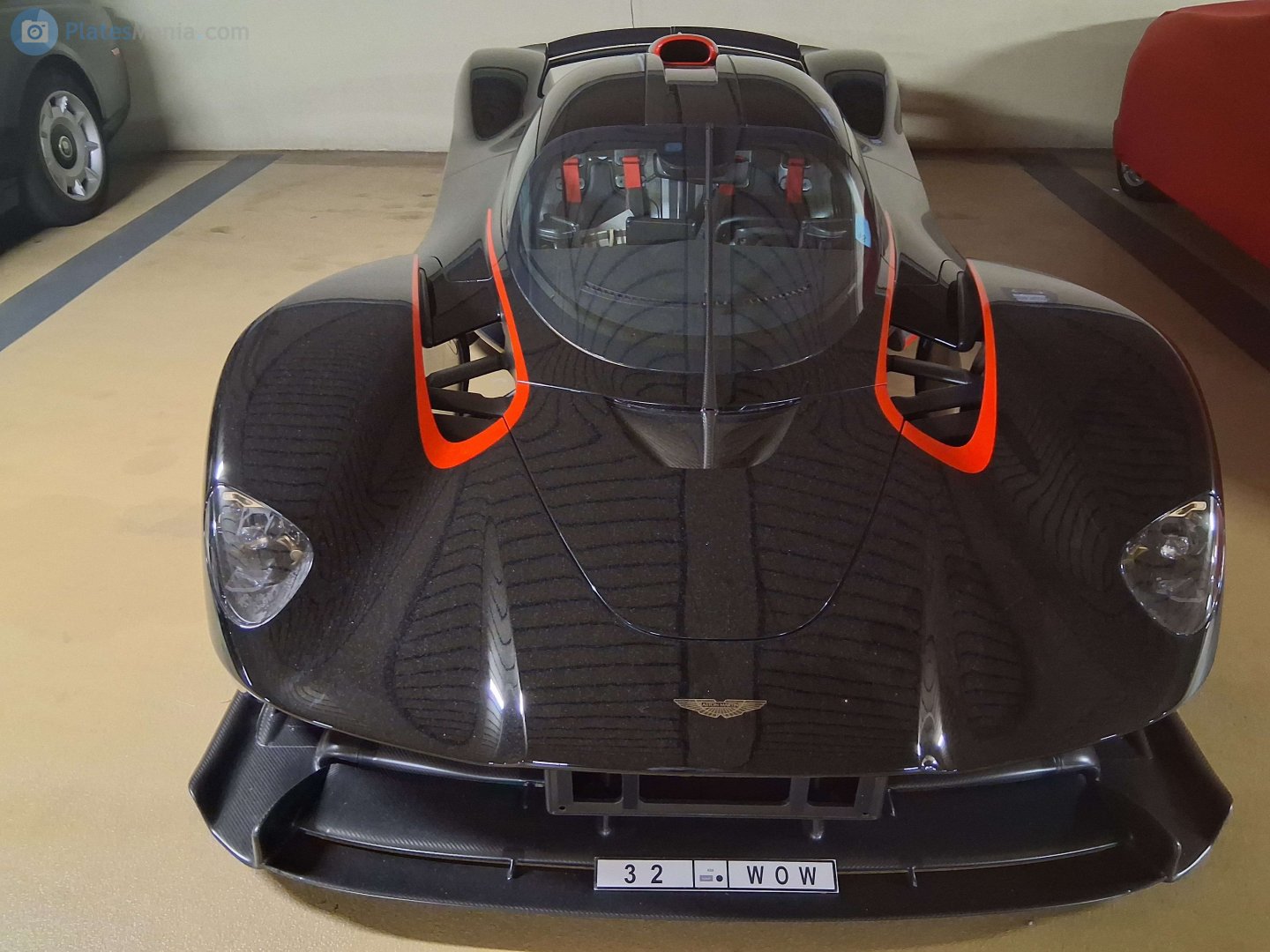 32 UAU, Aston Martin Valkyrie 