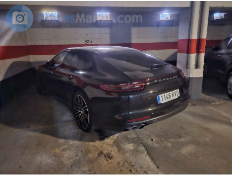 1146 KVD, Porsche Panamera