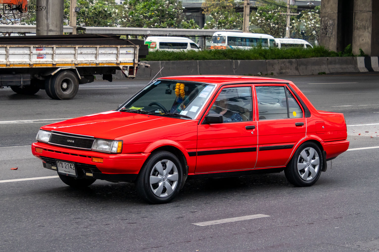 กข 2142, Toyota Corolla 5th gen Sedan (E80), 1983–1987