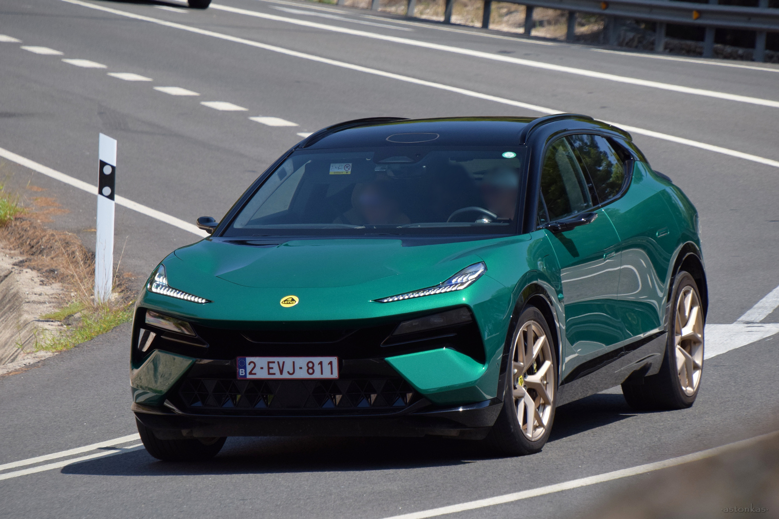 2-EVJ-811, Lotus Eletre 1st gen, 2023–