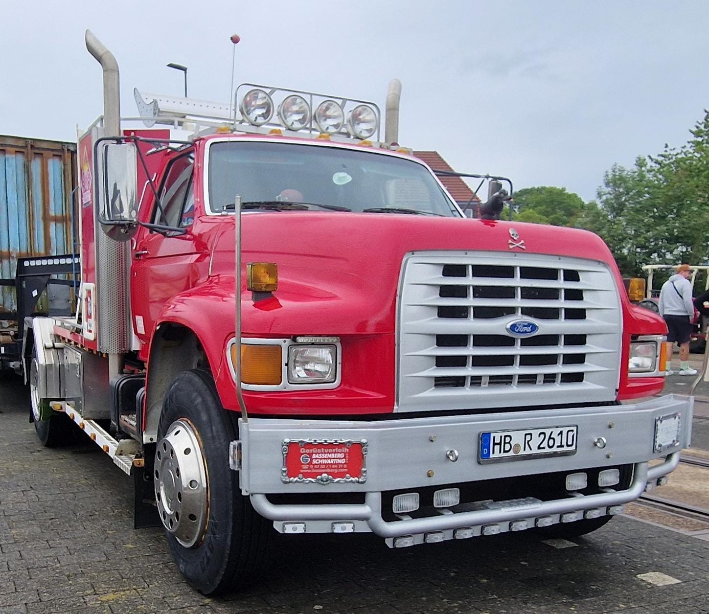 HB R 2610, Ford F-800 9th gen, 1995–1999
