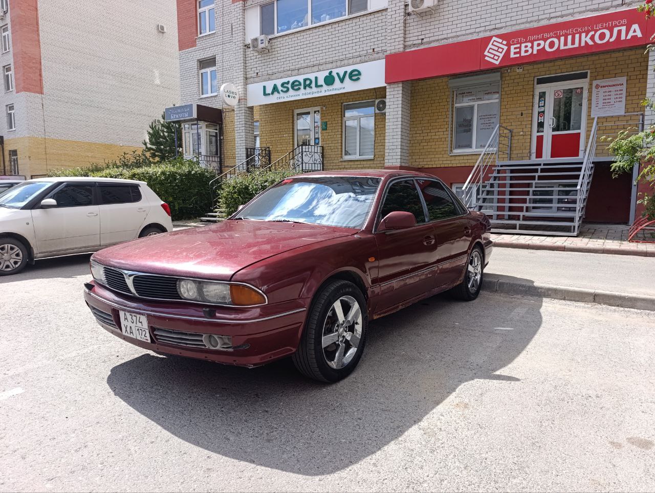 а 374 ха 172, Mitsubishi Sigma 4th gen Sedan (F10/F20/F07W), 1990–1996