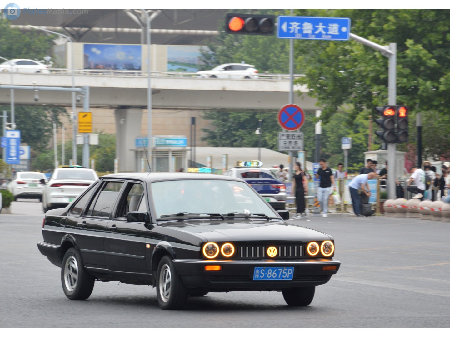 鲁S·8675P, Volkswagen Santana 1st gen Sedan, 1981–1989 (–2012 for CN-market)