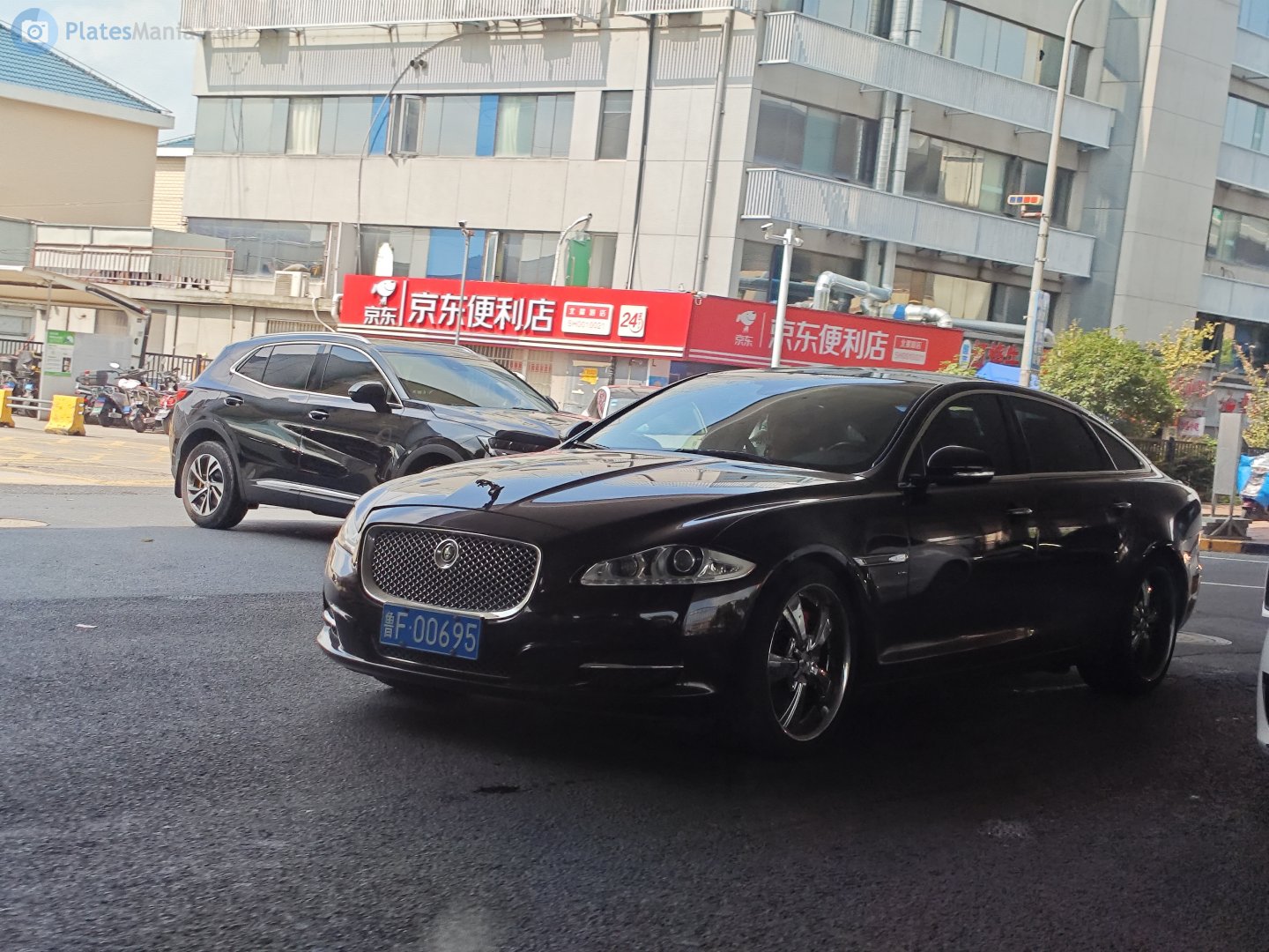 鲁F·00695, Jaguar XJ 6th gen (X351), 2009–2019