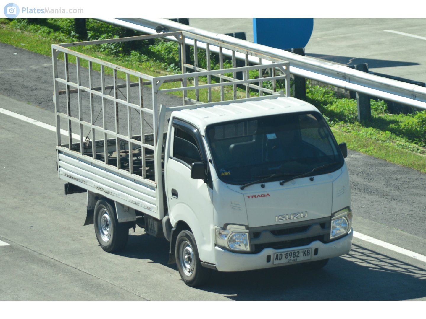 AD 8982 KB, Isuzu Traga 