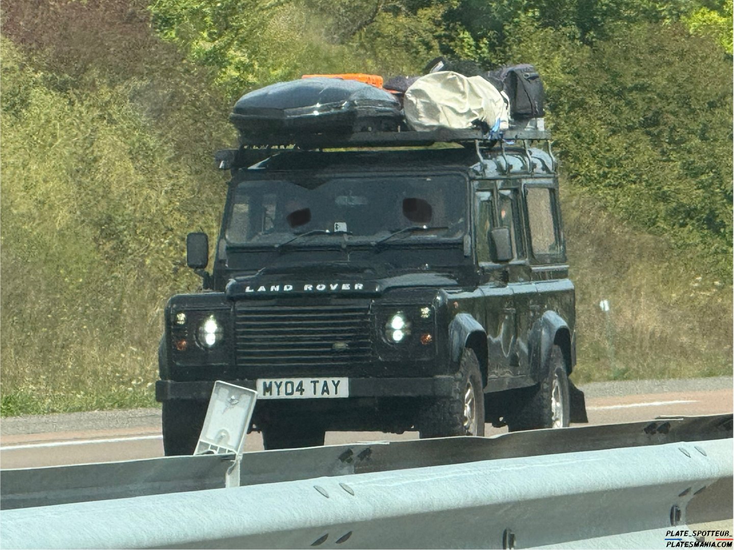 MY04TAY, Land Rover Defender 1st gen 110