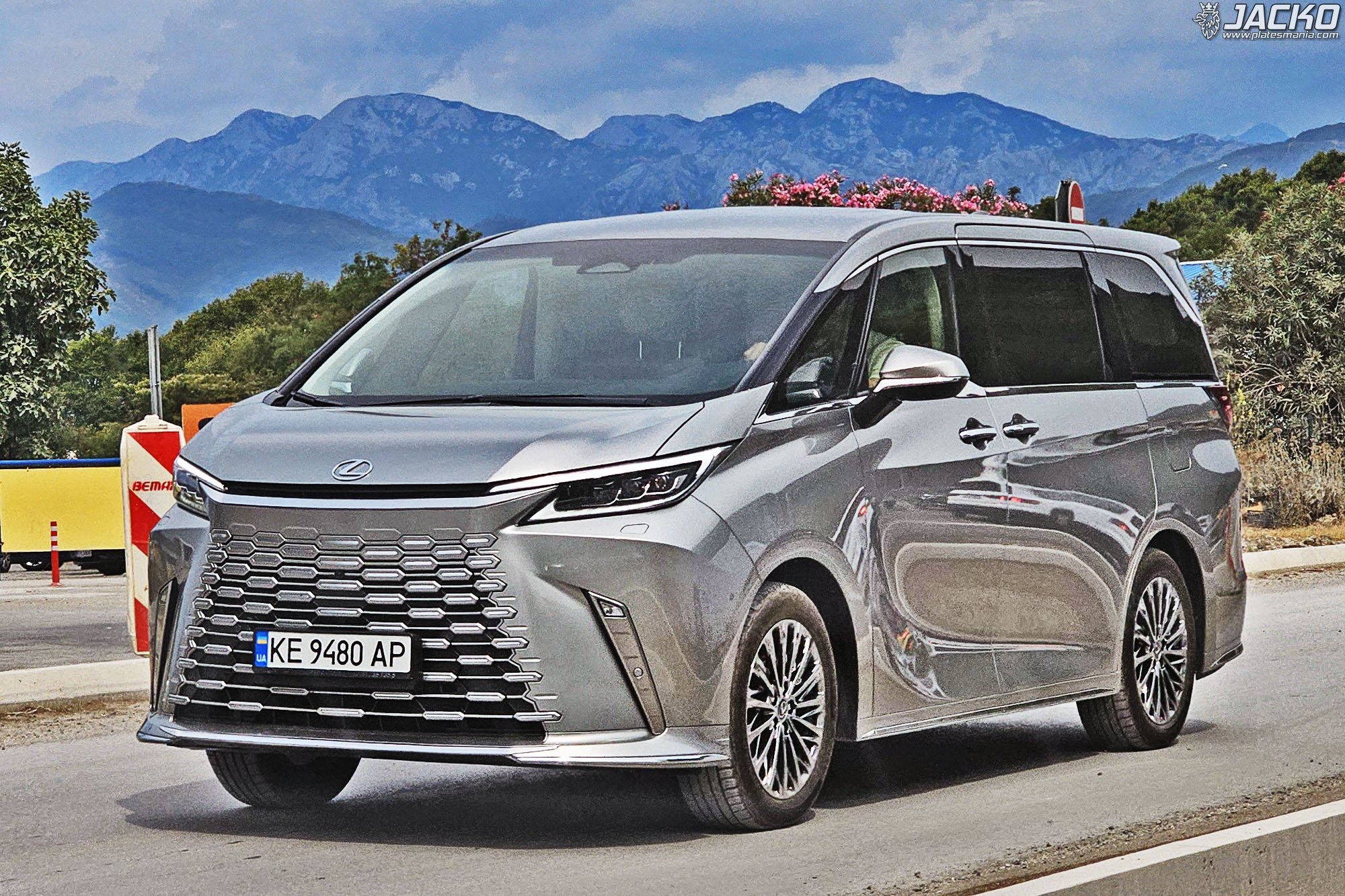 KE 9480 AP, Lexus LM 2nd gen (AW10), 2023–