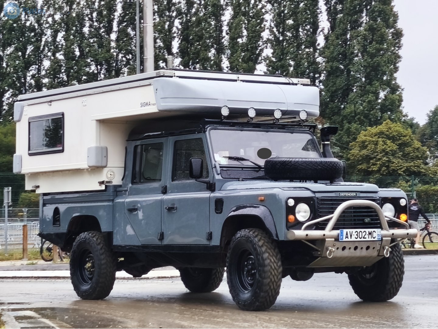 AV-302-MC, Land Rover Defender 1st gen 110