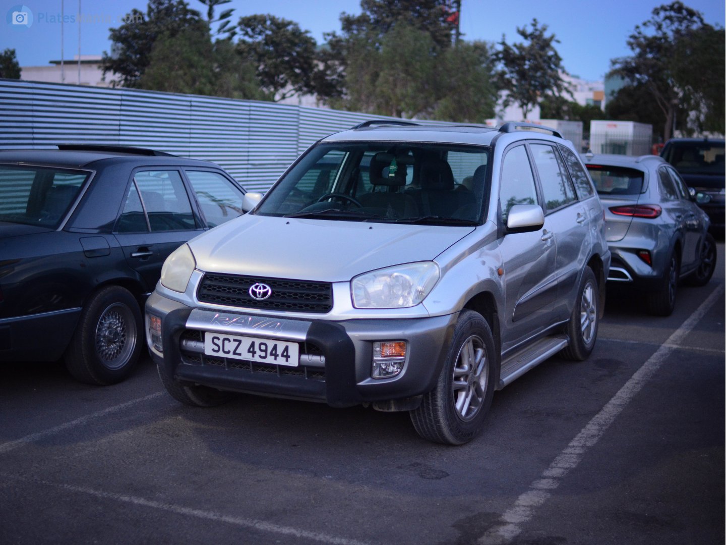 SCZ4944, Toyota RAV4 2nd gen 5-door SUV (XA20), 2000–2005