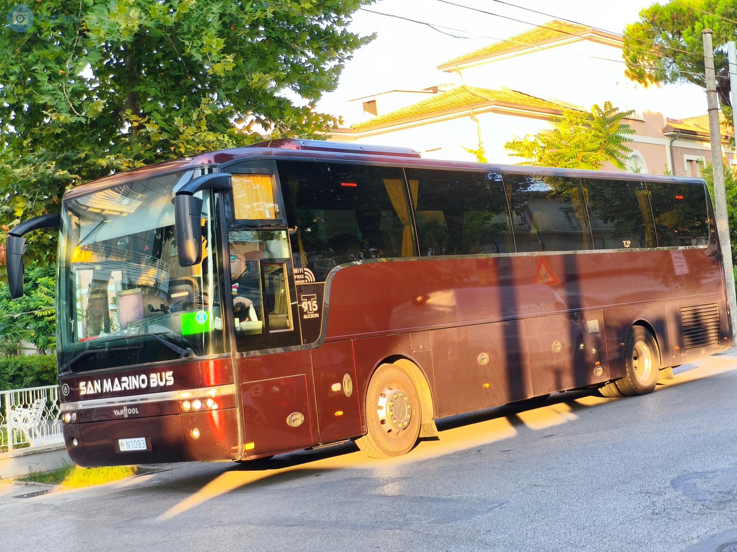 N1093, Van Hool T915 