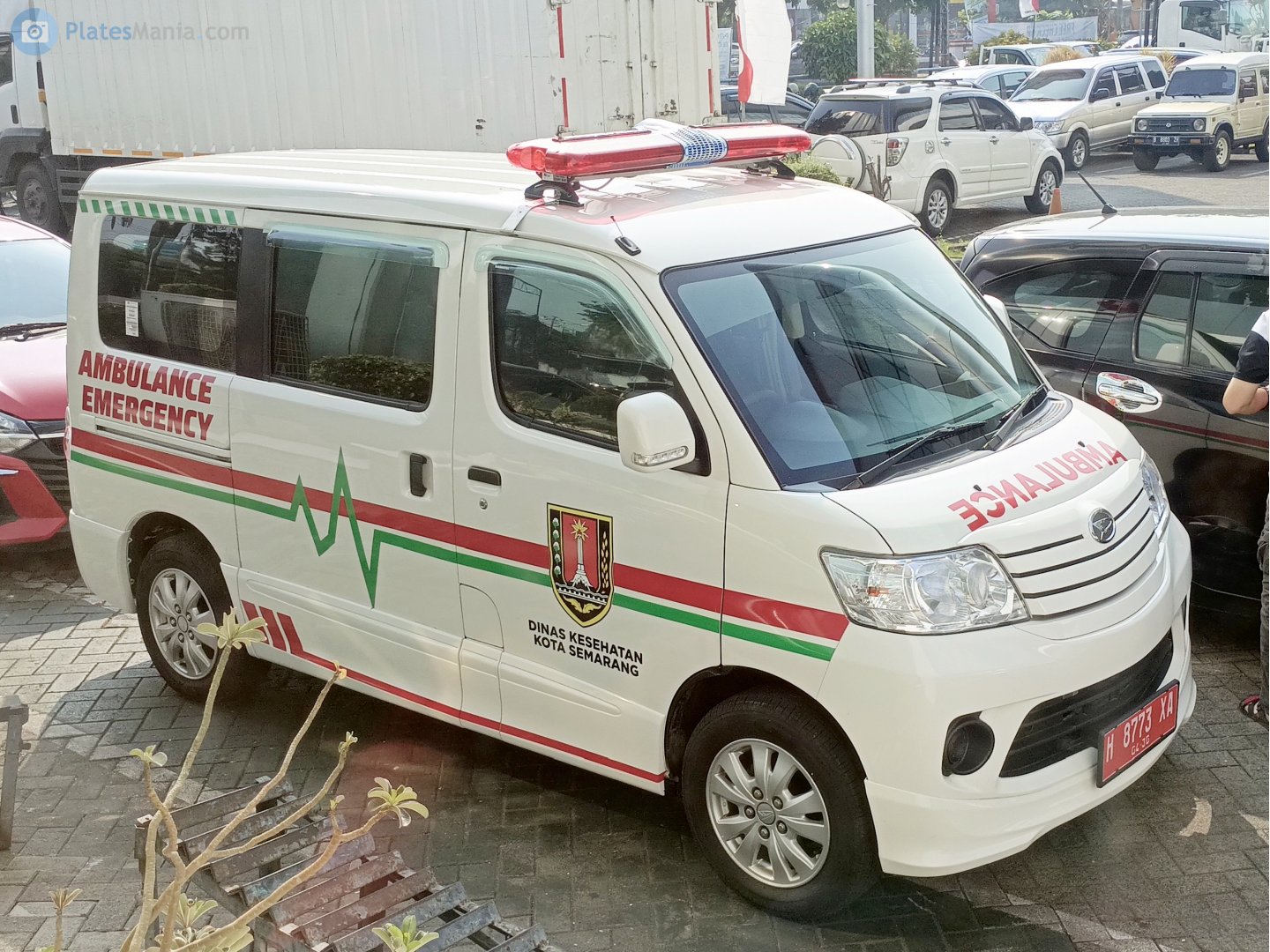 H 8773 XA, Daihatsu Luxio 1st gen (S400), 2009–