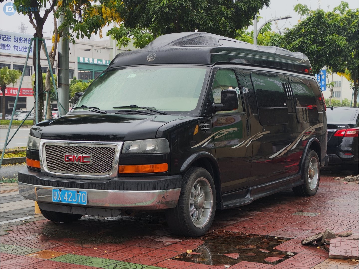 粤X·42J70, GMC Savana 2nd gen, 2003-present