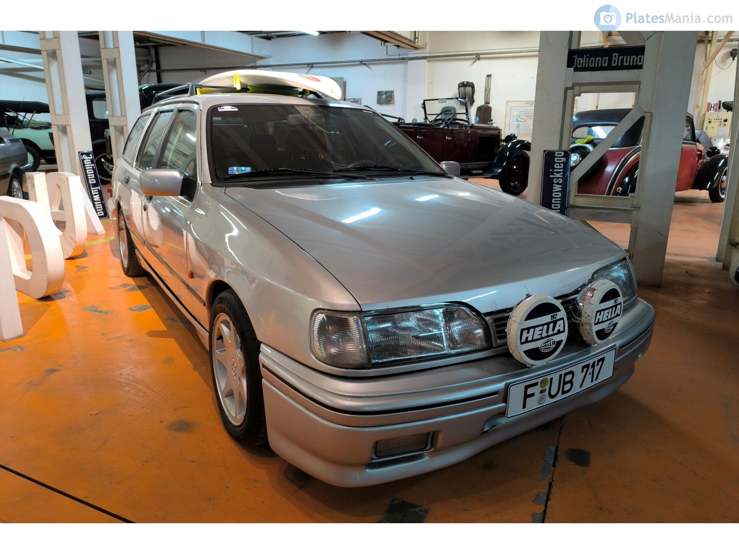 F UB 717, License plate without vehicle 