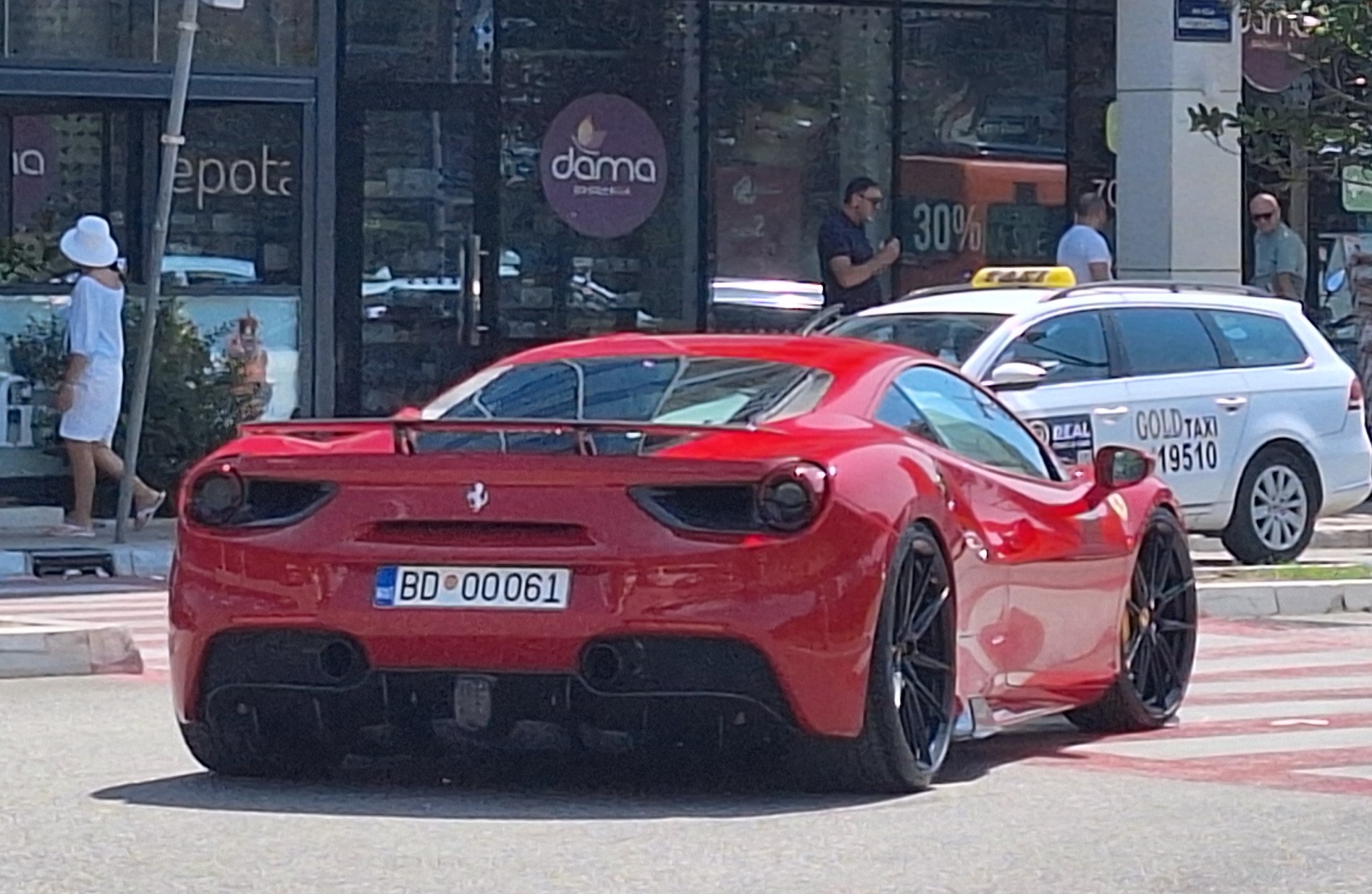 BD OO061, Ferrari 488 1st gen (GTB) Berlinetta (F142M), 2015–2019