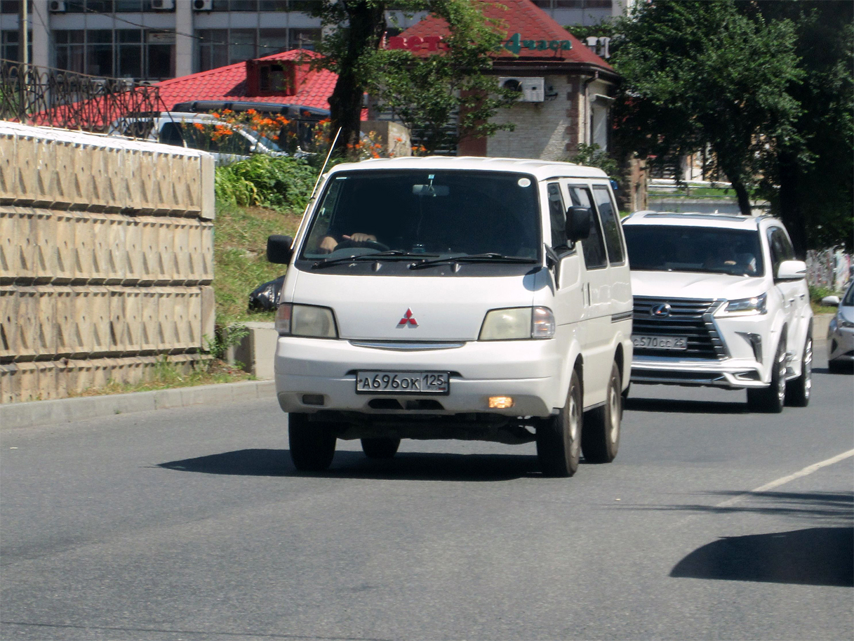 а 696 ок 125, Mitsubishi Delica Van, 1999–2011 (rebadged Mazda Bongo Van)
