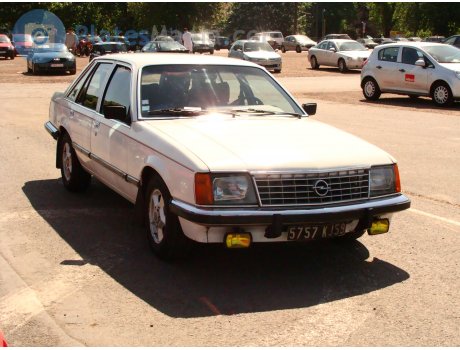 5757 KJ 59, Opel Senator