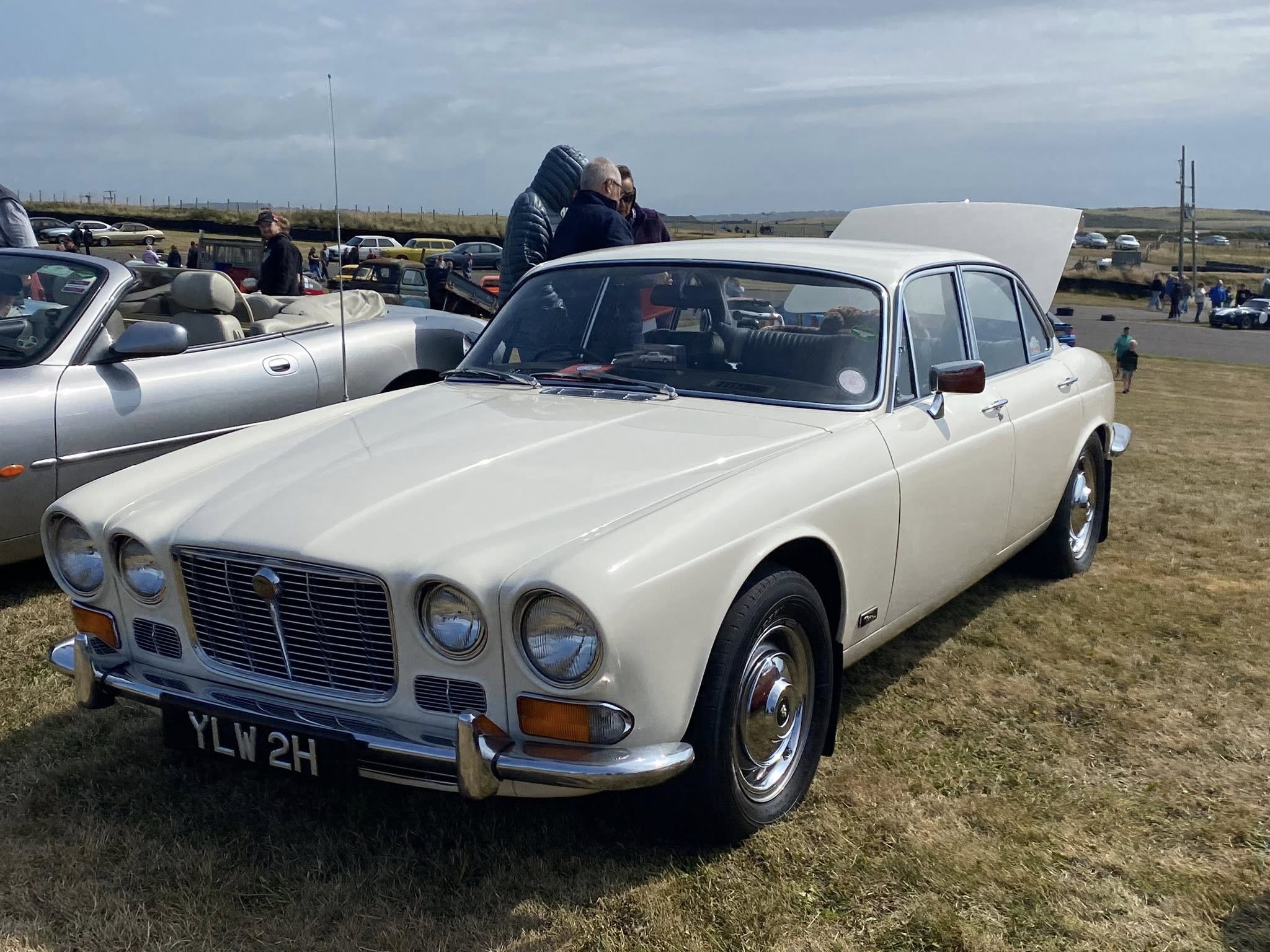 YLW2H, Jaguar XJ 1st gen Sedan (Series 1/2/3), 1968–1992