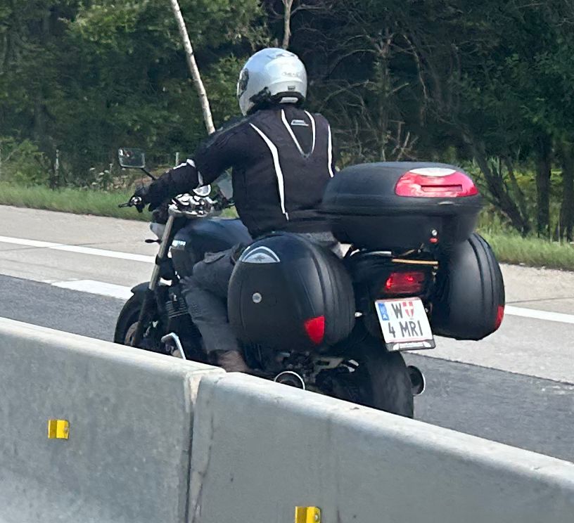 W 4 MRI, Yamaha XJR 1st gen XJR1200, 1994–1998 (XJR400; JP-market, 1993–2007)