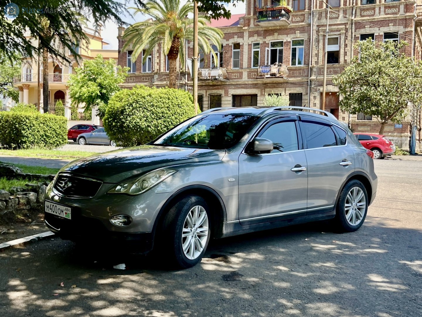 м 400 ом, Nissan Skyline Crossover 1st gen (J50; JP-market), 2009–2016