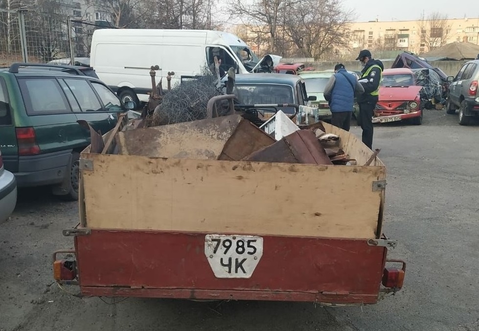 7985 ЧК, Trailers (1977) 