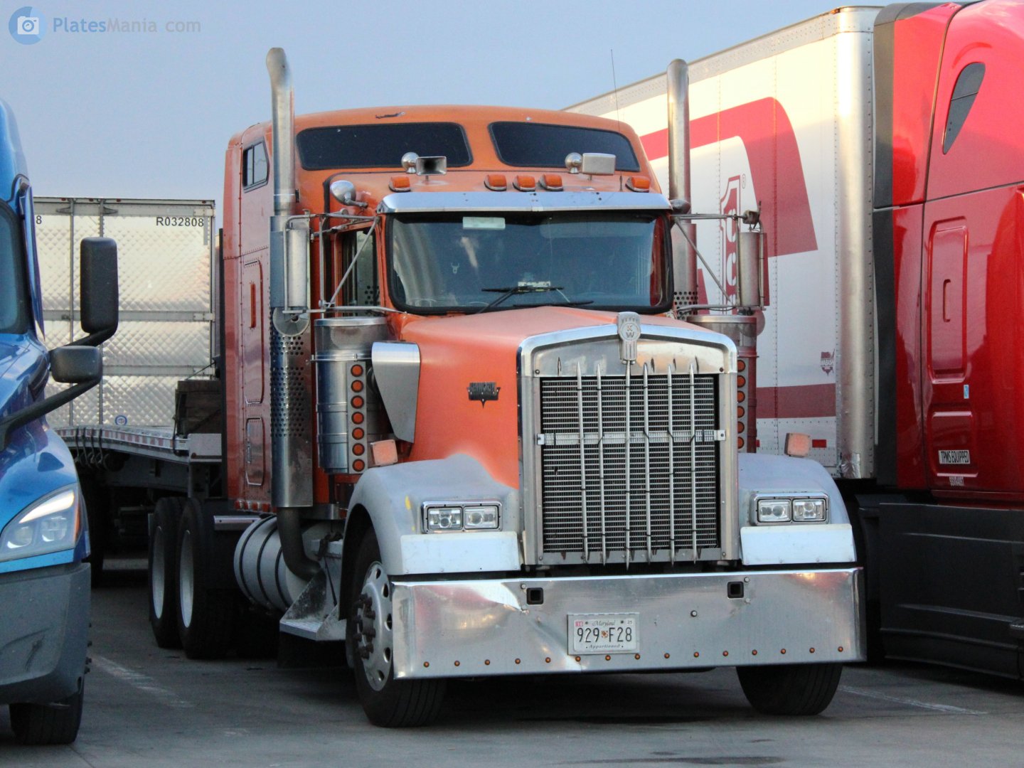 929 F28, Kenworth W900 