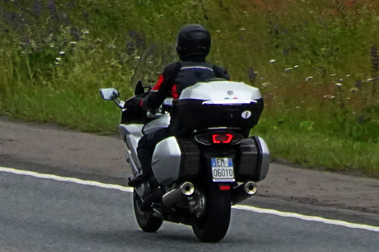 EM 06010, Yamaha FJR 