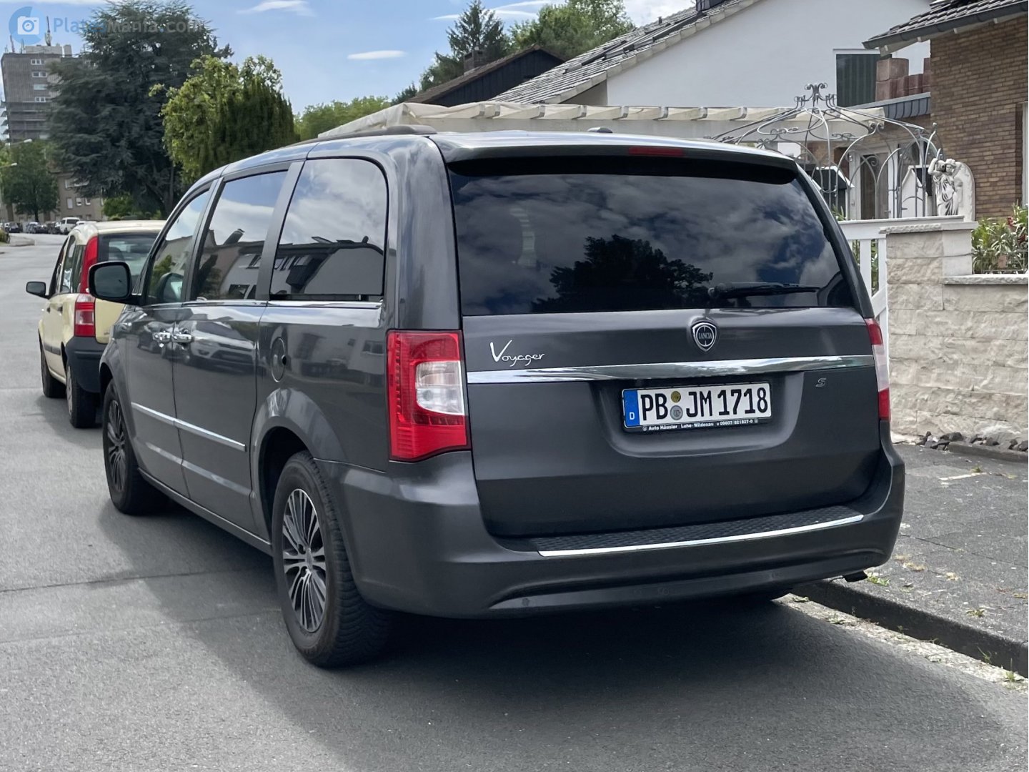 PB JM 1718, Lancia Voyager 1st gen (404), 2011–2015