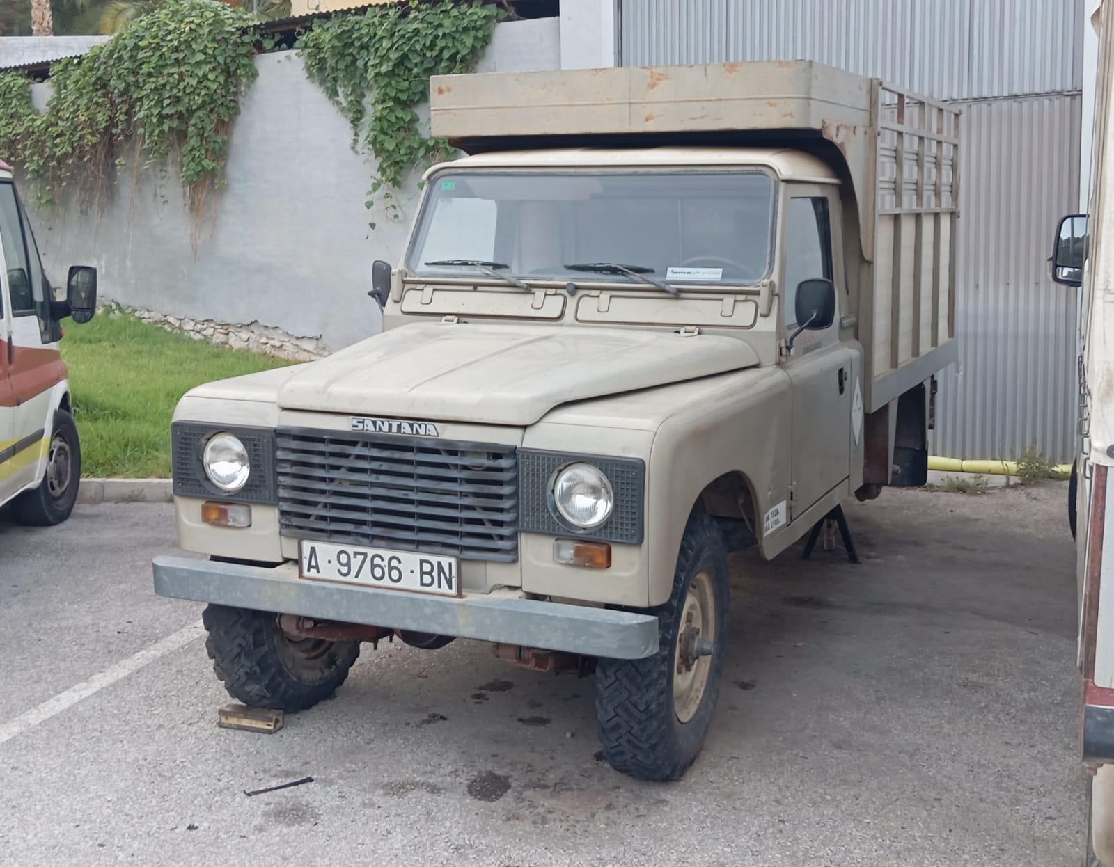 A 9766 BN, Santana 2500 C (Short), 12/1987-1994