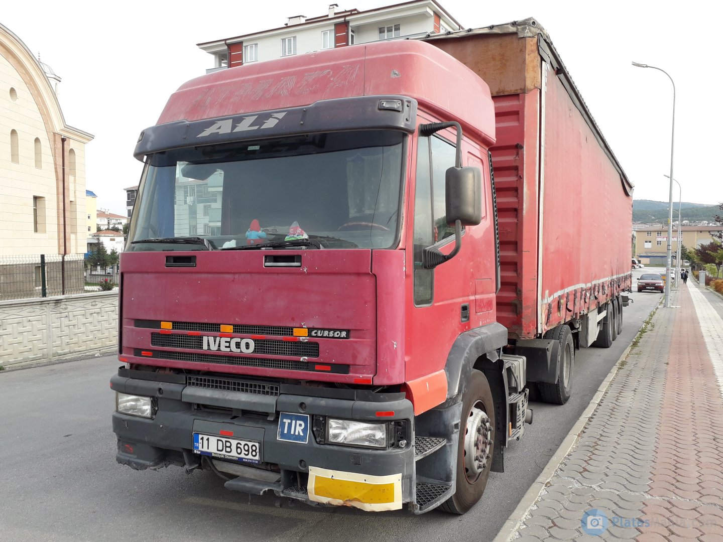 11 DB 698, Iveco EuroTech 1st gen, 1992–2002