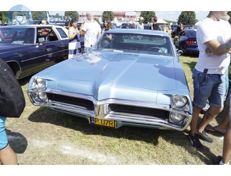 P U7R, Pontiac Bonneville