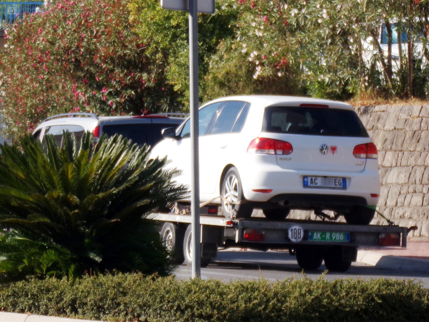 AK R 986, Trailers (2011) 