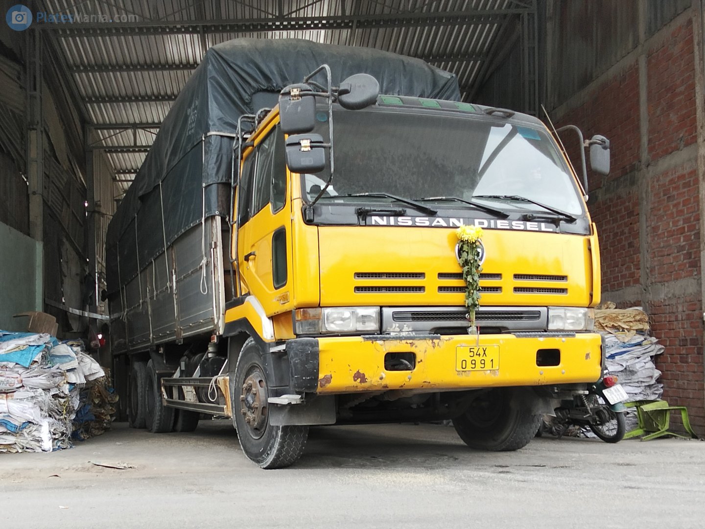 54X-0991, Nissan Diesel Big Thumb 