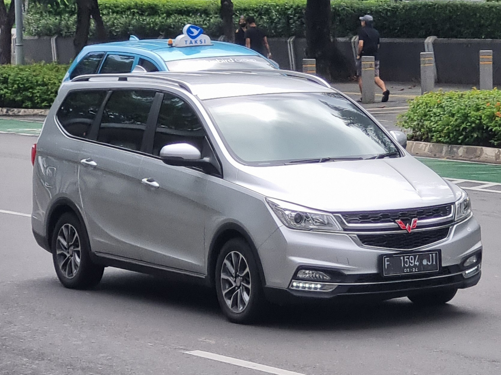 F 1594 JI, Wuling Cortez 