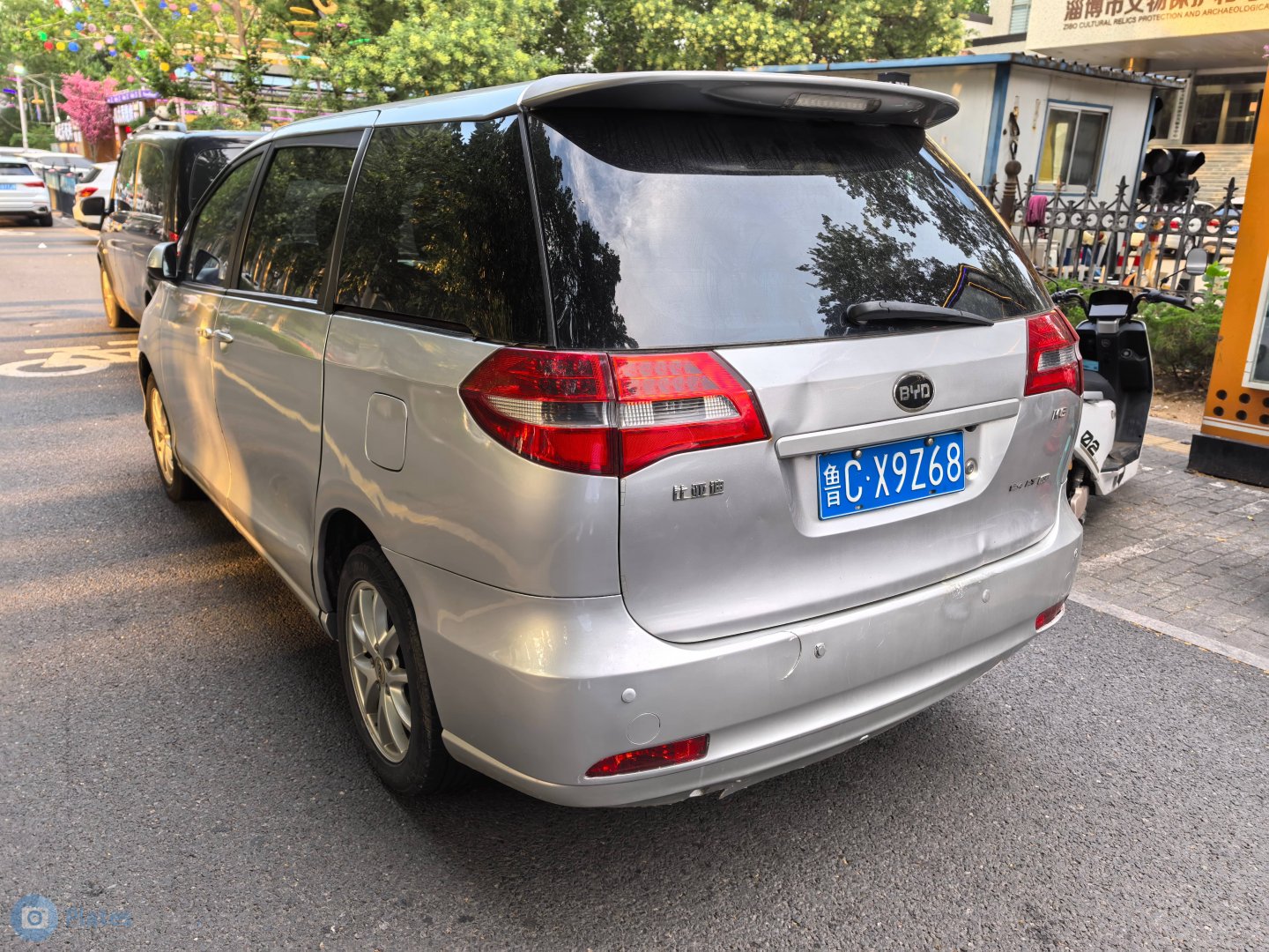 鲁C·X9Z68, BYD M6 1st gen, 2010–2017
