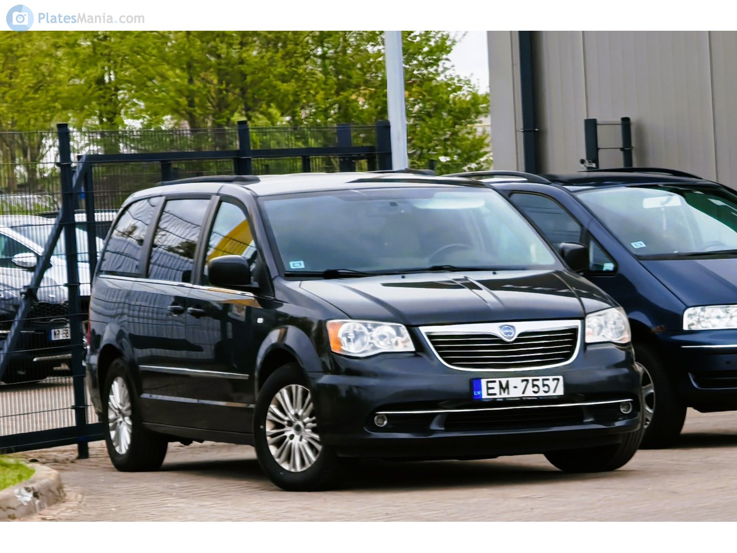 EM-7557, Lancia Voyager 1st gen (404), 2011–2015