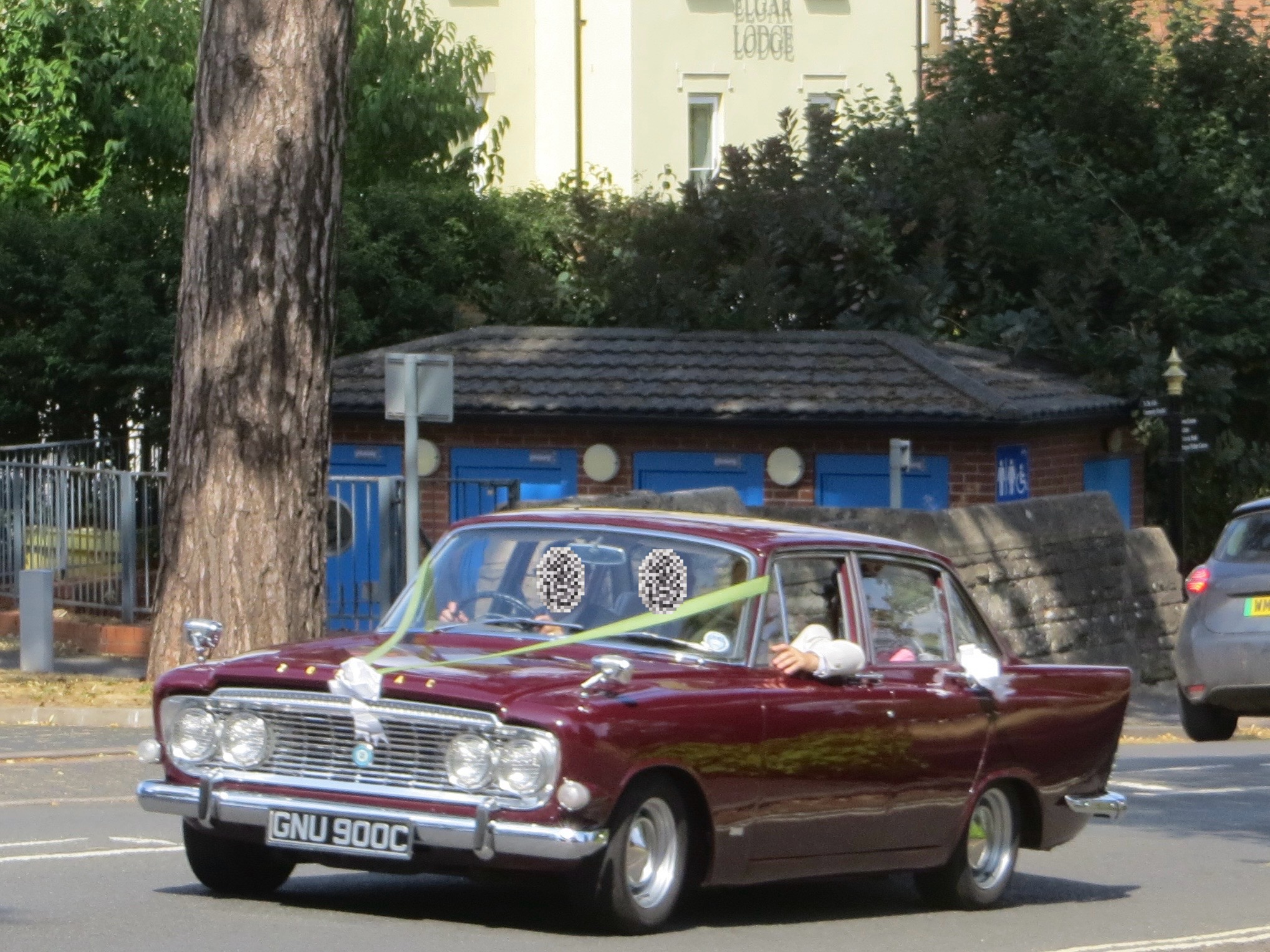 GNU900C, Ford Zodiac 