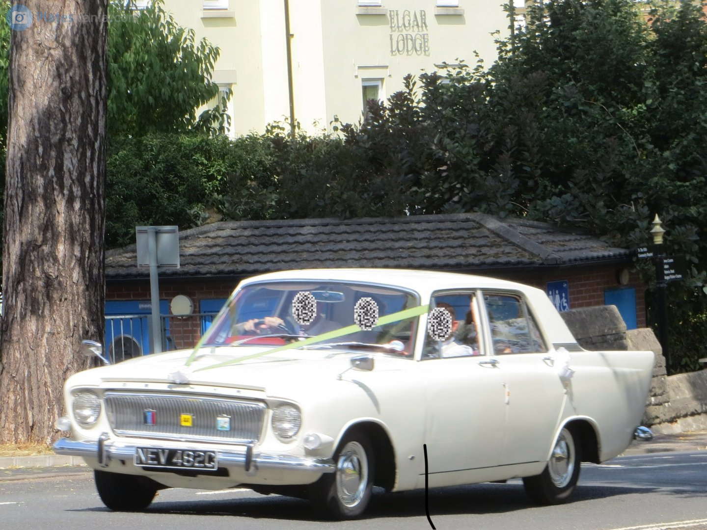 NEV482C, Ford Zephyr 