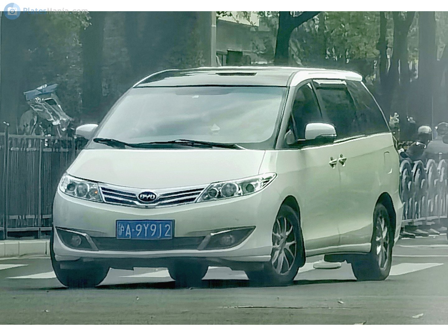 沪A·9Y912, BYD M6 1st gen, 2010–2017