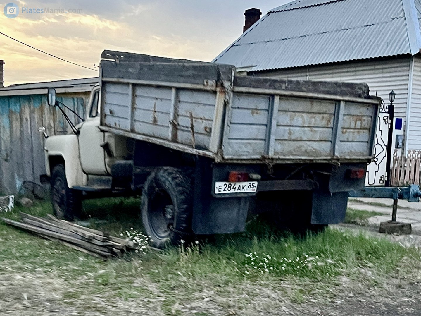 е 284 ак 85, GAZ 52/53 САЗ-3504, 1975–1983