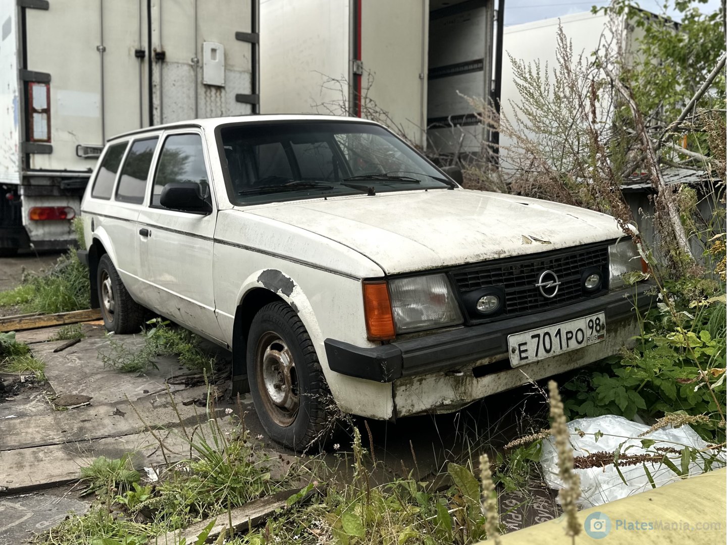 е 701 ро 98, Opel Kadett 4th gen 3-door Caravan (D), 1979–1984
