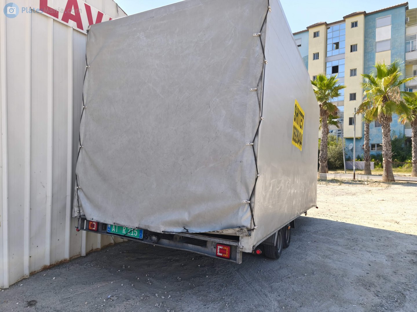 AI R 215, Trailers (2011) 