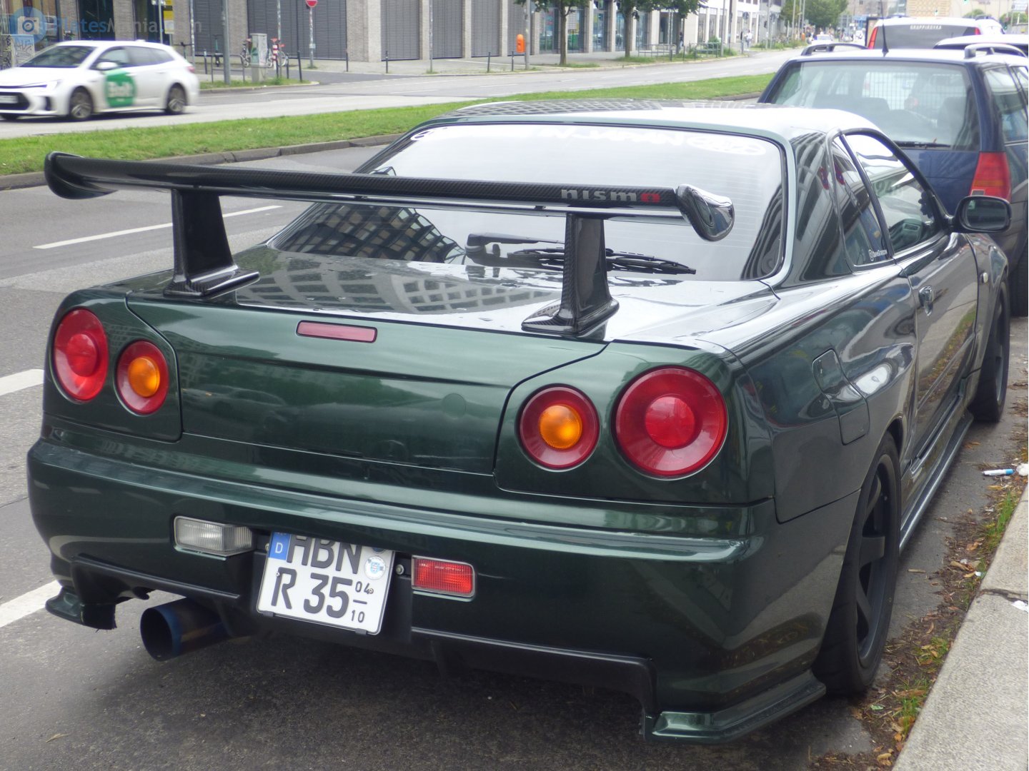 HBN R 35 (04/10), Nissan Skyline 10th gen Sedan (R34), 1998–2001