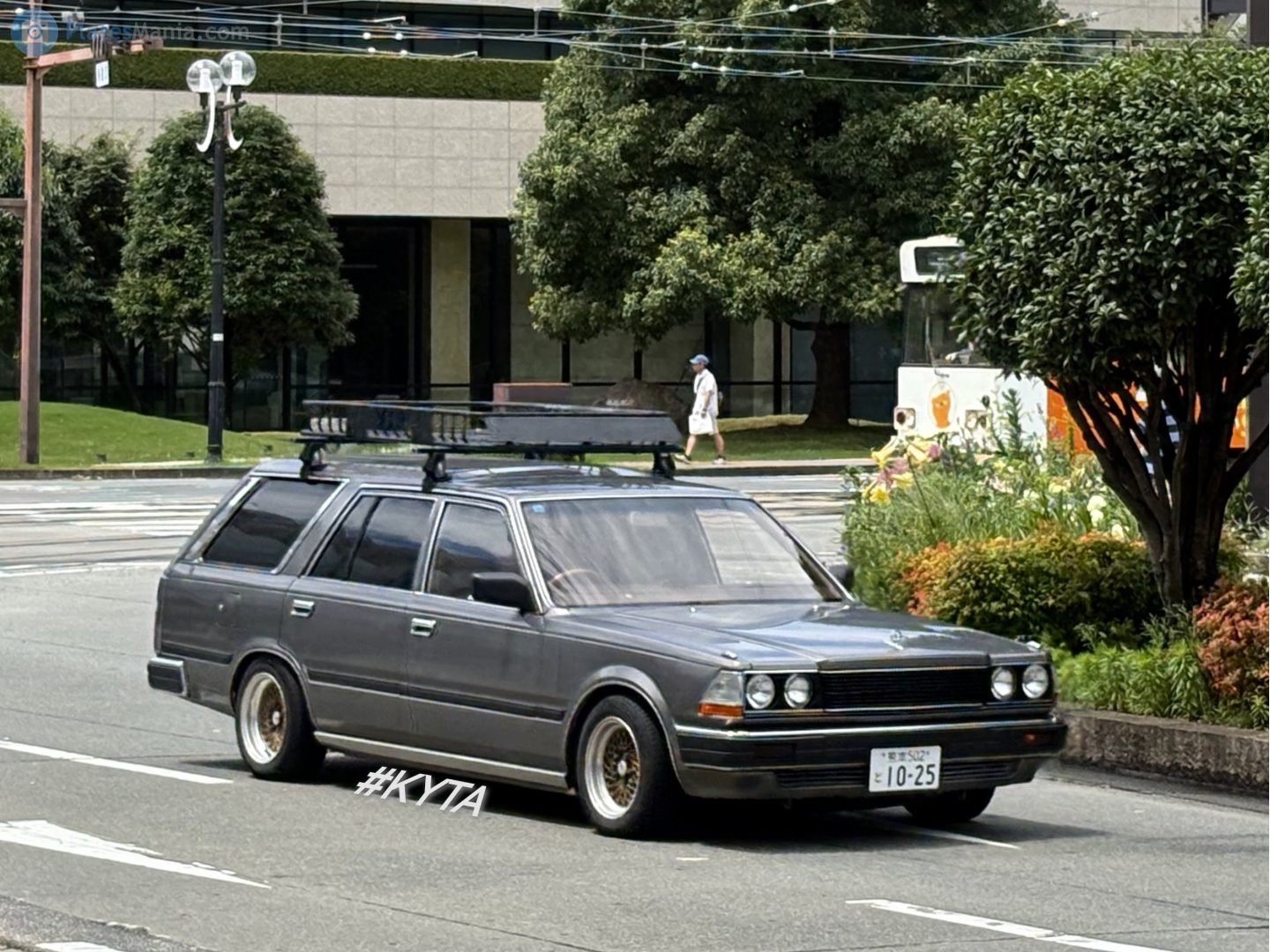 熊本 502 と 1025, Nissan Gloria 7th gen Wagon (Y30), 1983–1999
