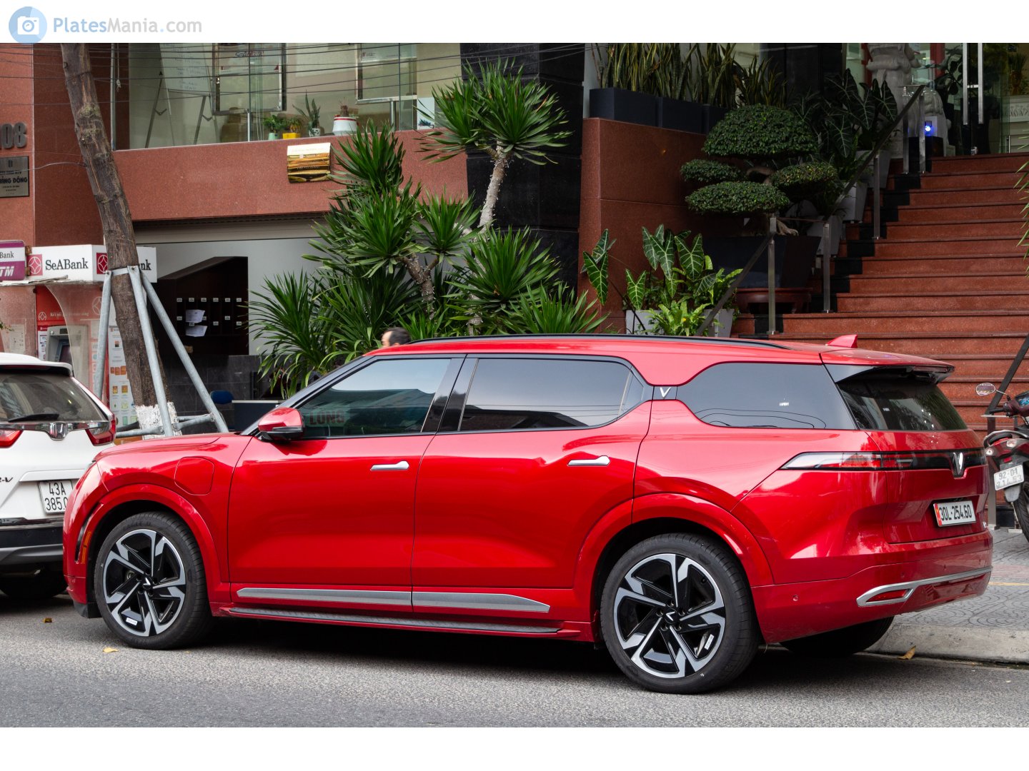 30L-254.60, VinFast VF9 1st gen, 2023–