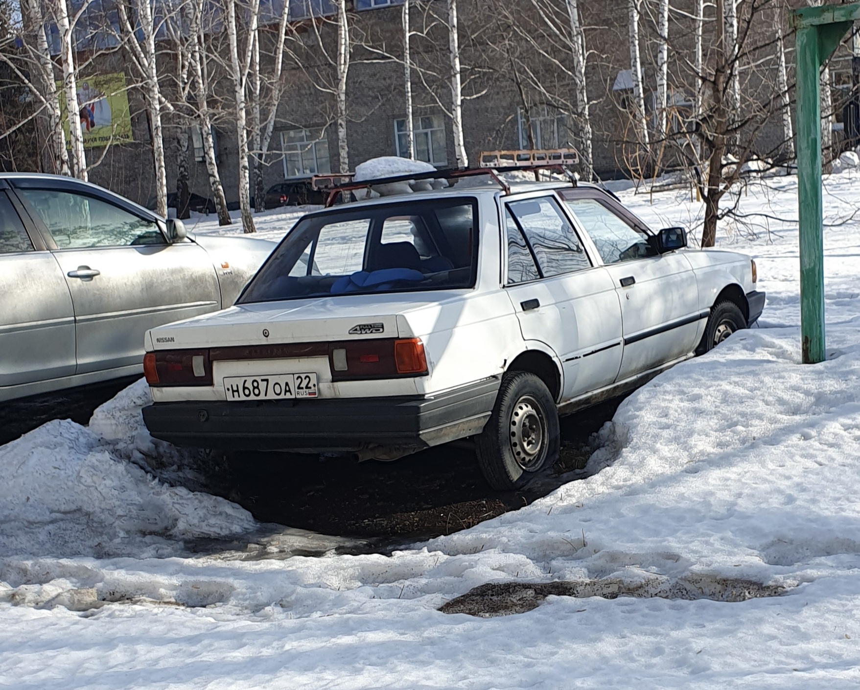 н 687 оа 22, Nissan Sunny 6th gen Sedan (B12), 1985–1990