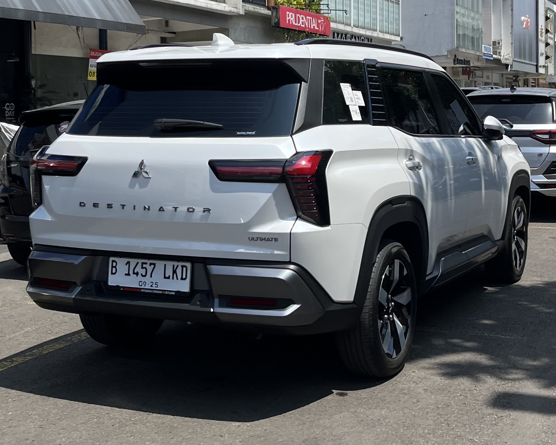 B 1457 LKD, Mitsubishi Destinator 