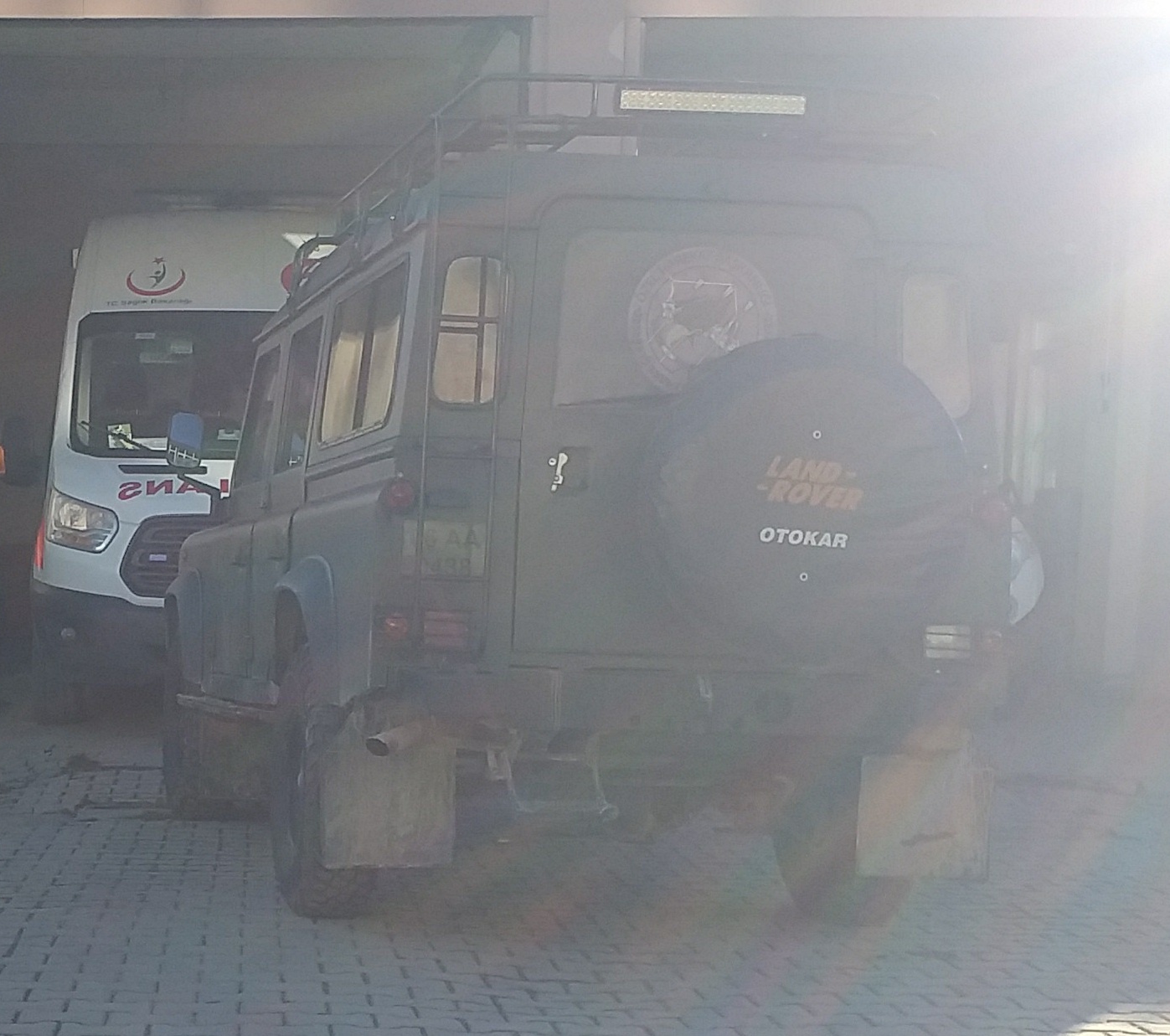 06 AA 0438, Land Rover Defender 1st gen 110