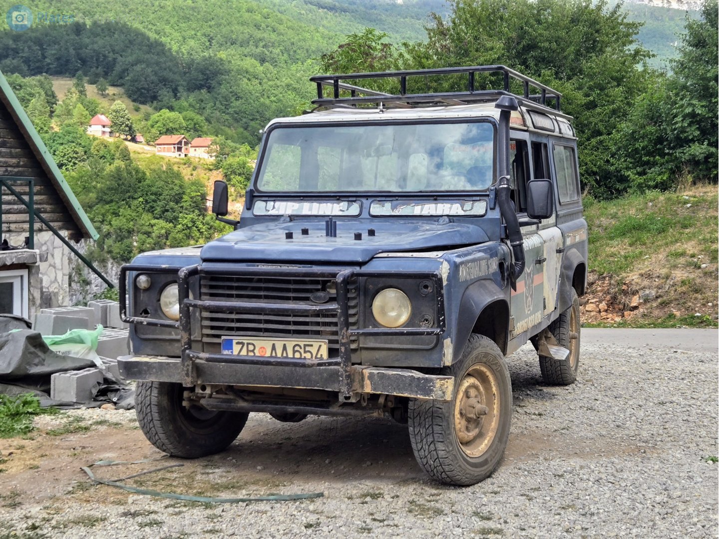ŽB AA654, Land Rover Defender 1st gen 110